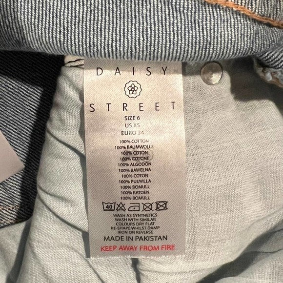 Daisy Street High Rise Mom Jeans - Picture 9 of 9